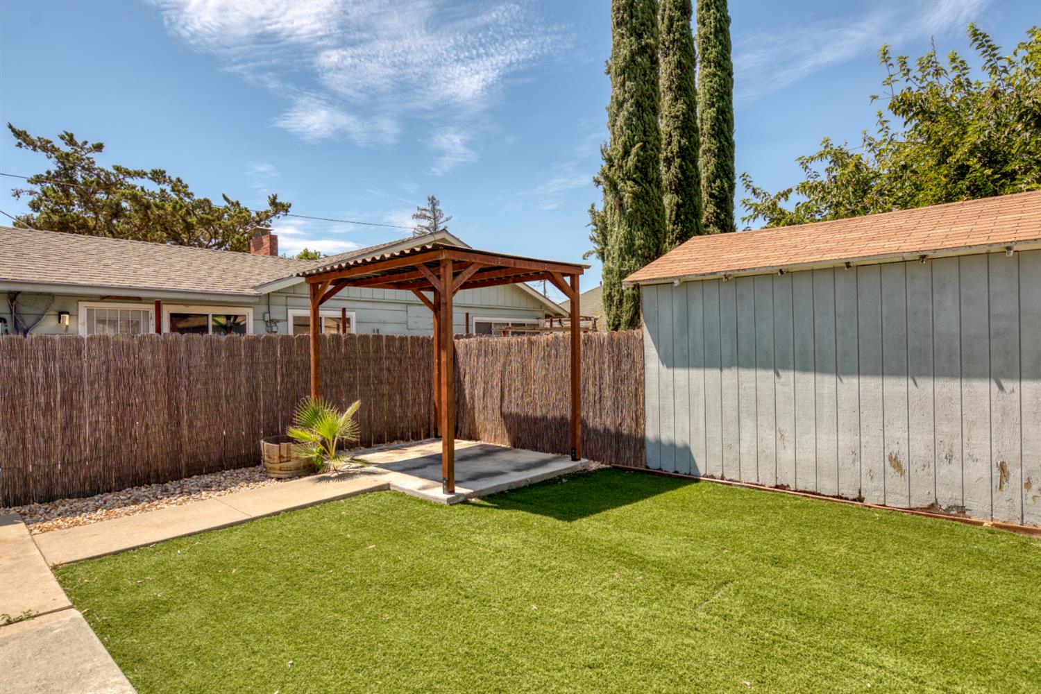 1107 Magnolia St, Oakdale, CA 95361