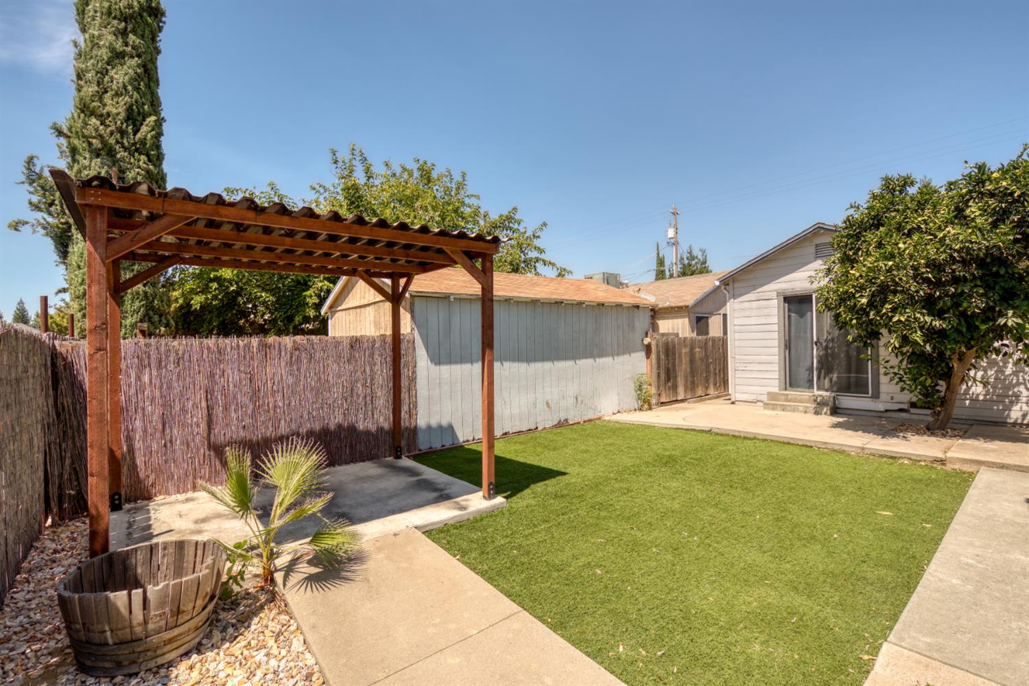 1107 Magnolia St, Oakdale, CA 95361