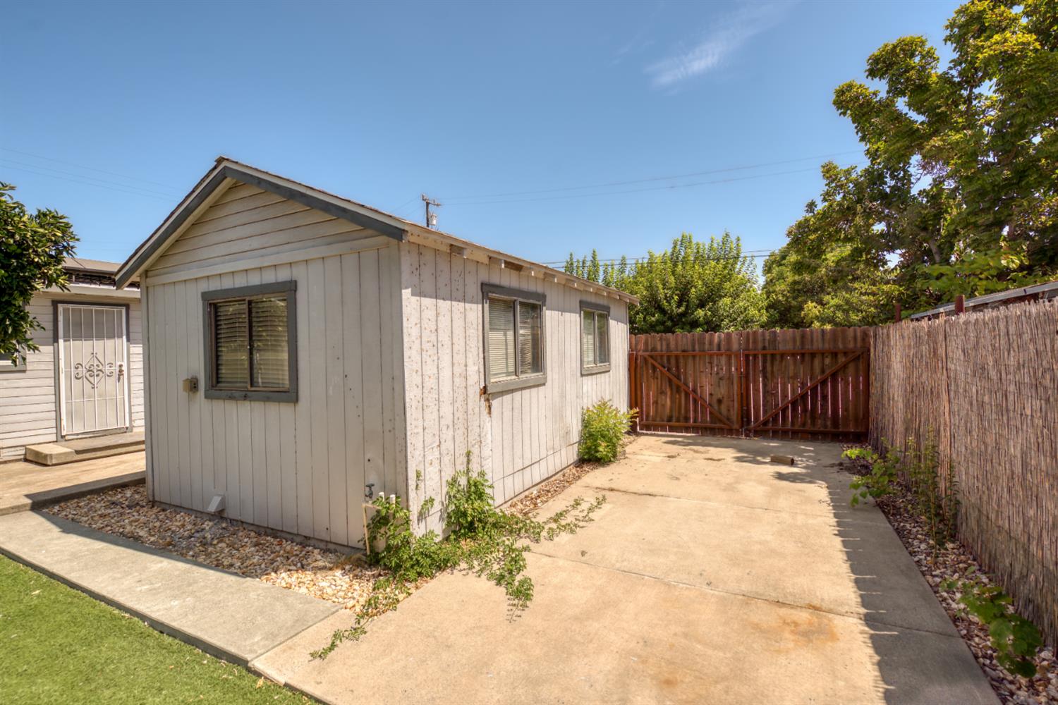 1107 Magnolia St, Oakdale, CA 95361