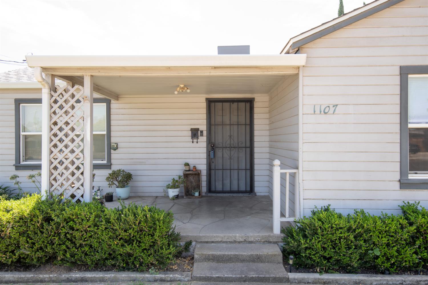1107 Magnolia St, Oakdale, CA 95361