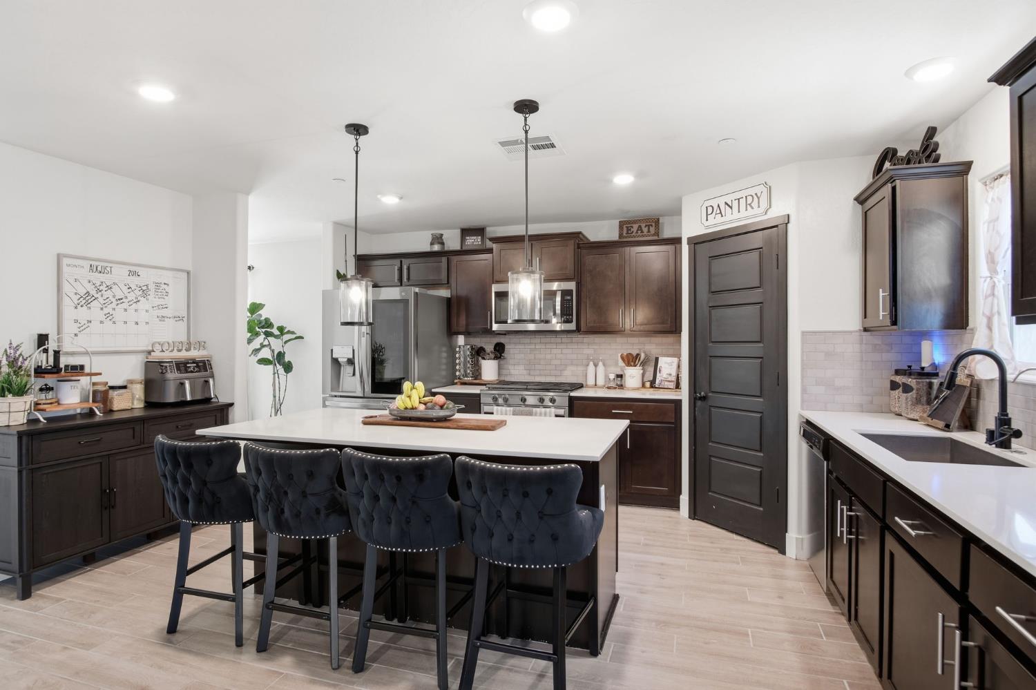 510 Sansoni St, Los Banos, CA 93635
