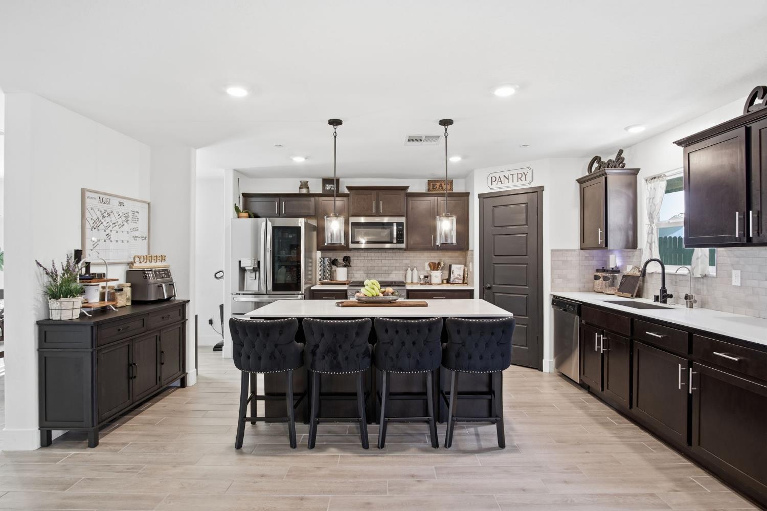 510 Sansoni St, Los Banos, CA 93635
