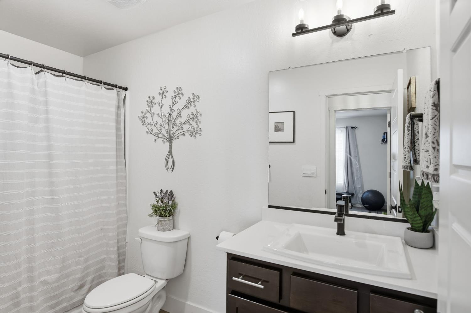 510 Sansoni St, Los Banos, CA 93635