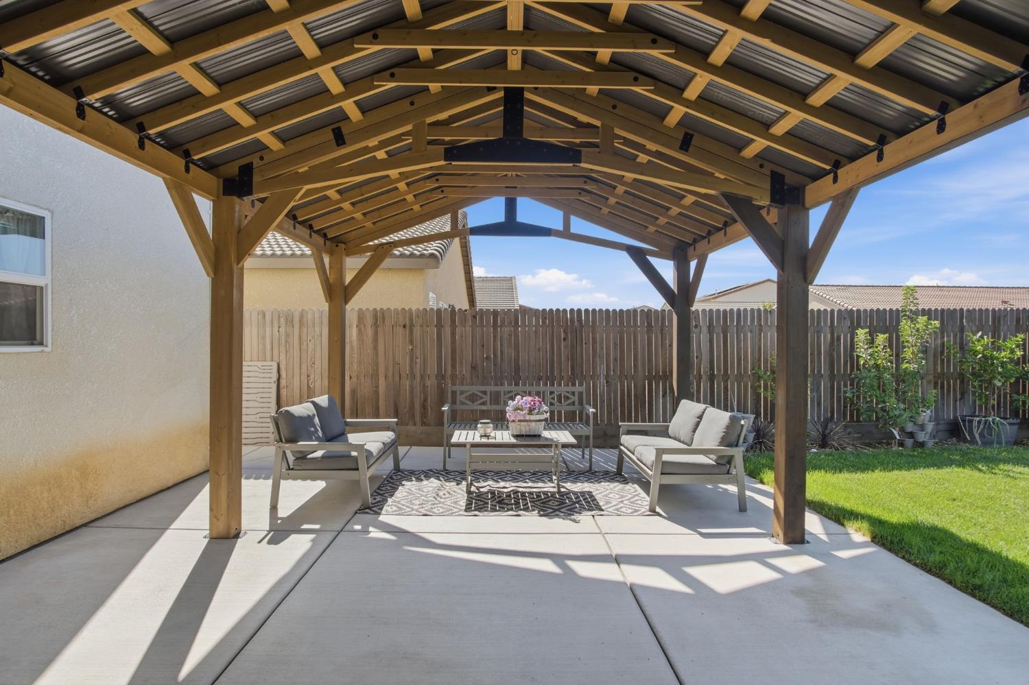 510 Sansoni St, Los Banos, CA 93635