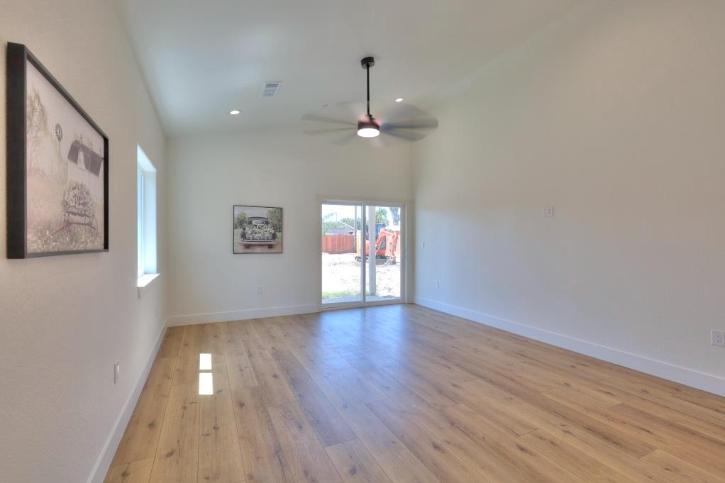 5405 10th St, Keyes, CA 95328