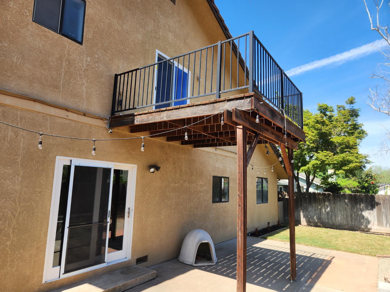 861 River Bluff Ct, Oakdale, CA 95361