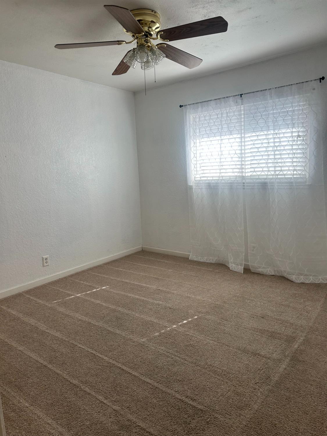 4000 Fara Biundo Dr #37, Modesto, CA 95355