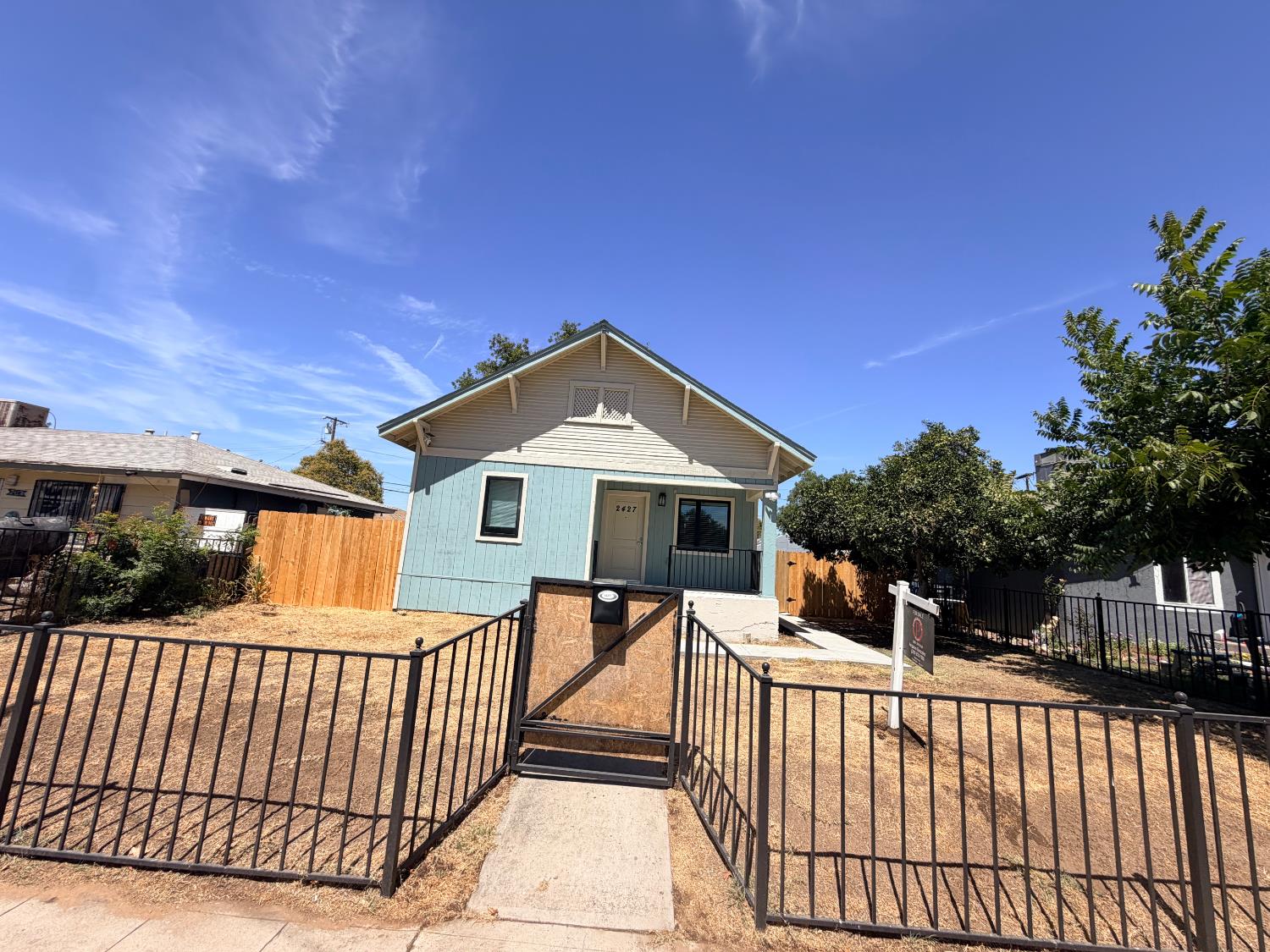 2427 E Tyler, Fresno, CA 93701