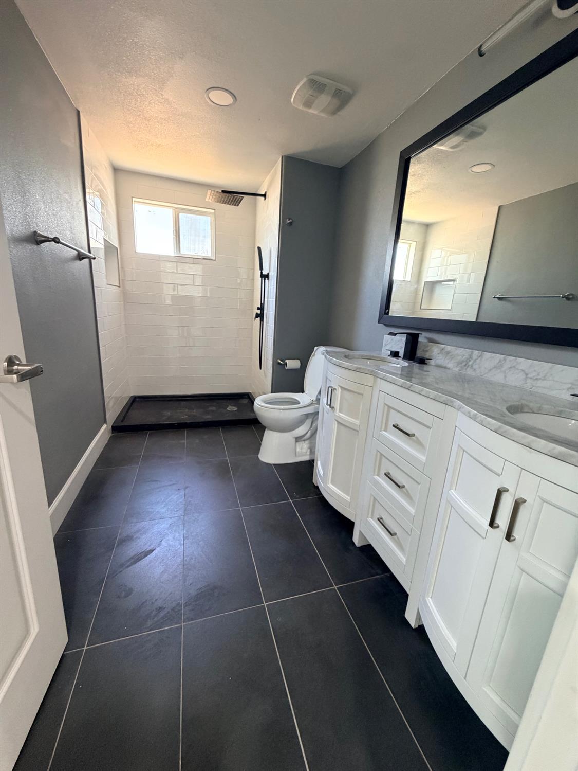 2427 E Tyler, Fresno, CA 93701