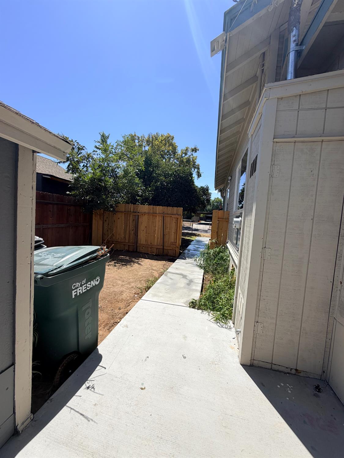 2427 E Tyler, Fresno, CA 93701