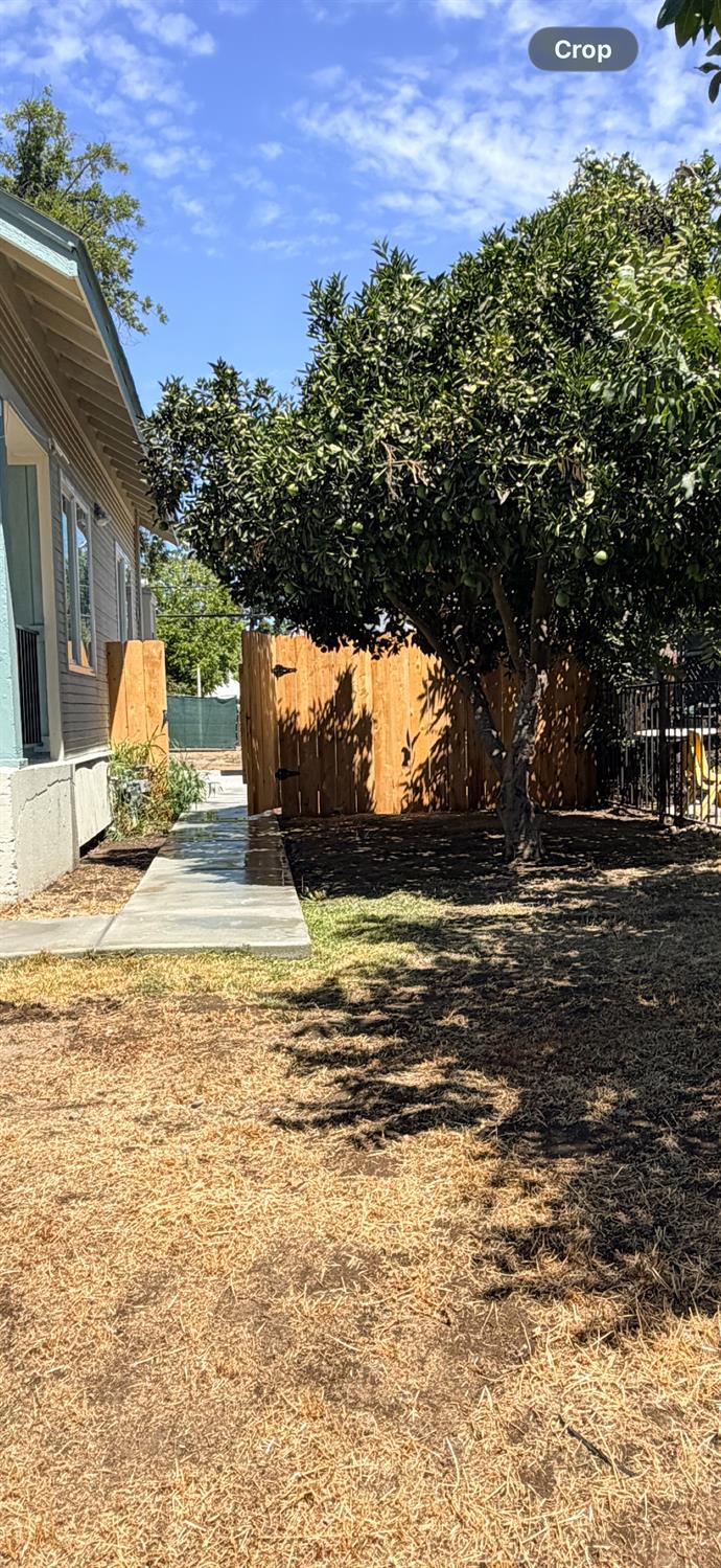 2427 E Tyler, Fresno, CA 93701