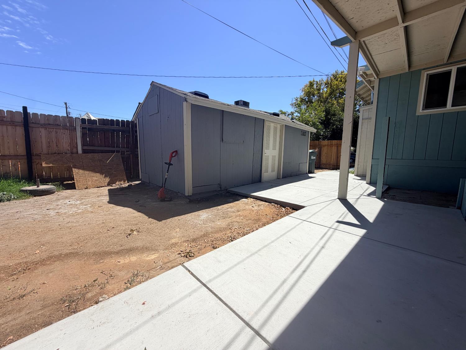 2427 E Tyler, Fresno, CA 93701