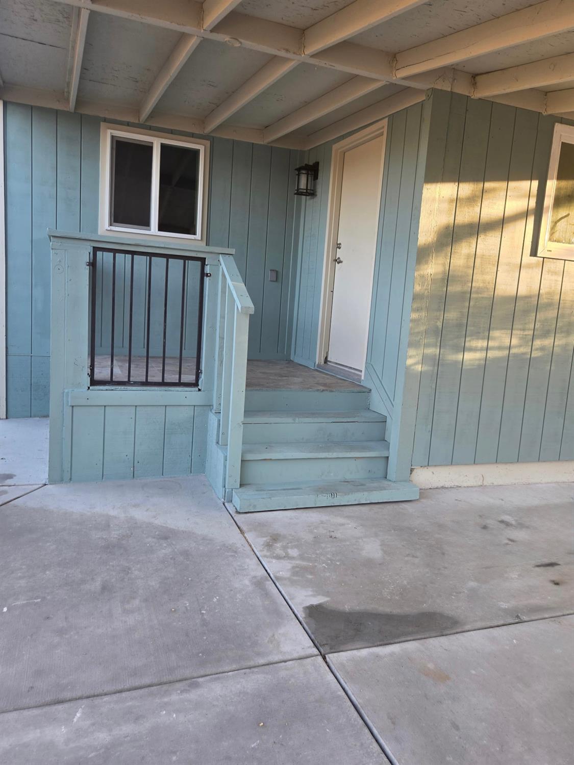 2427 E Tyler, Fresno, CA 93701