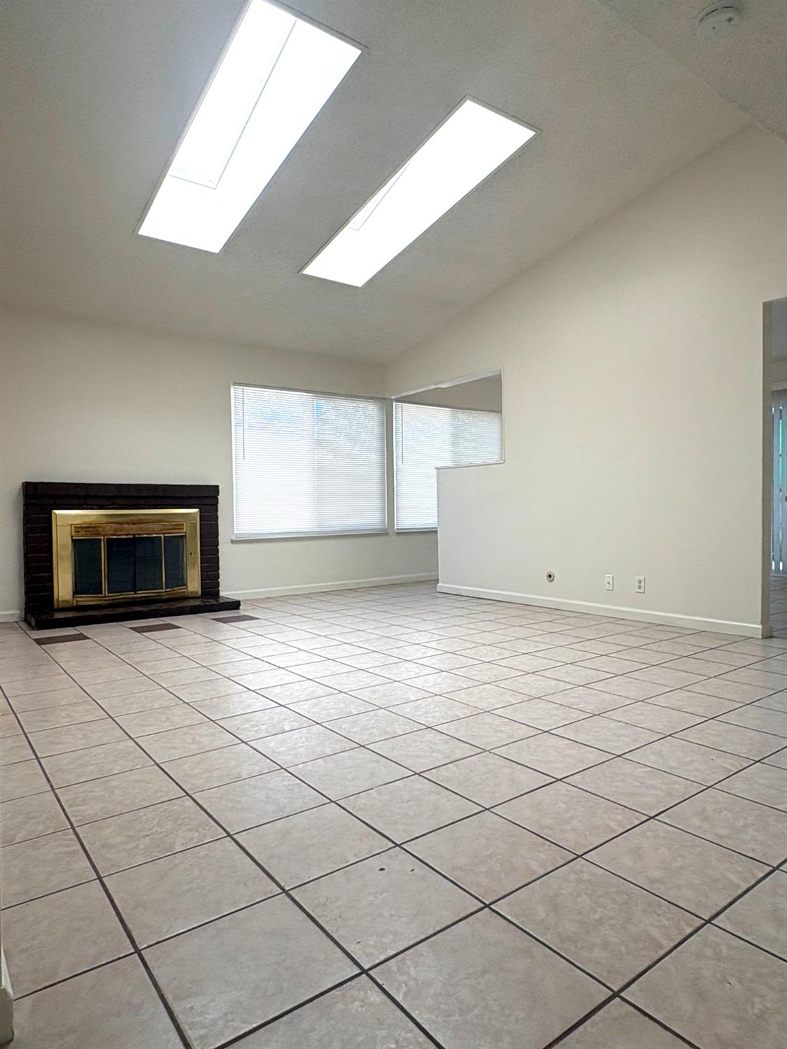 455 columba, Merced, CA 95340
