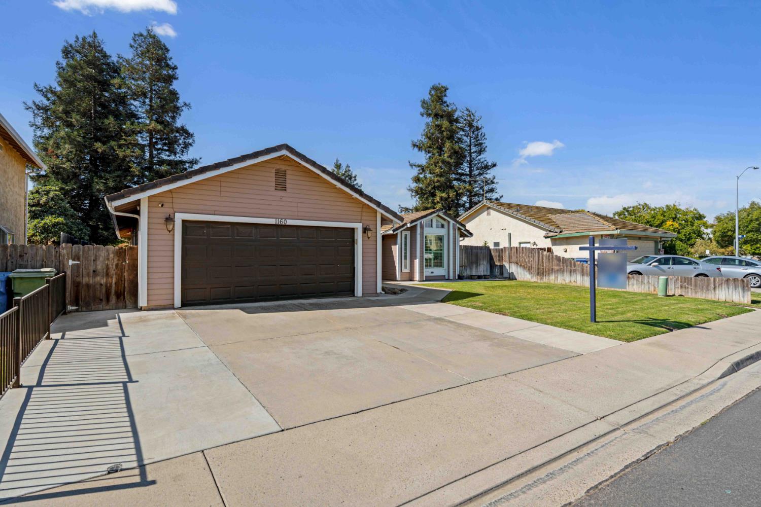 1160 Collegeview Dr, Turlock, CA 95382