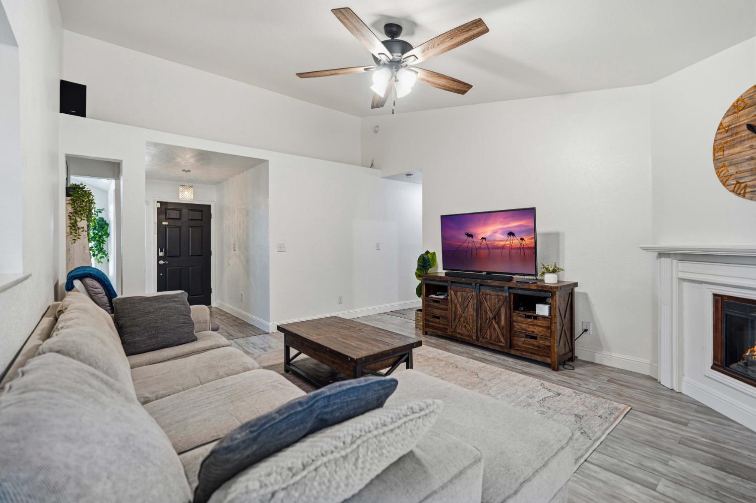 1160 Collegeview Dr, Turlock, CA 95382