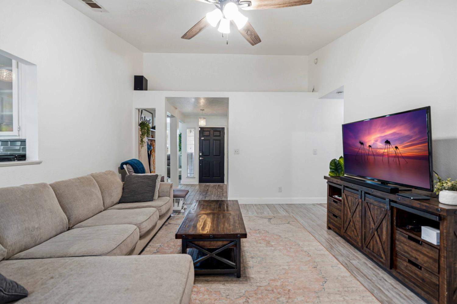 1160 Collegeview Dr, Turlock, CA 95382