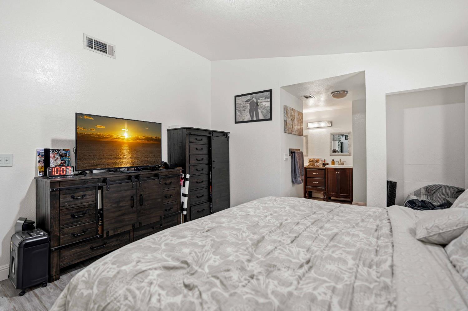 1160 Collegeview Dr, Turlock, CA 95382