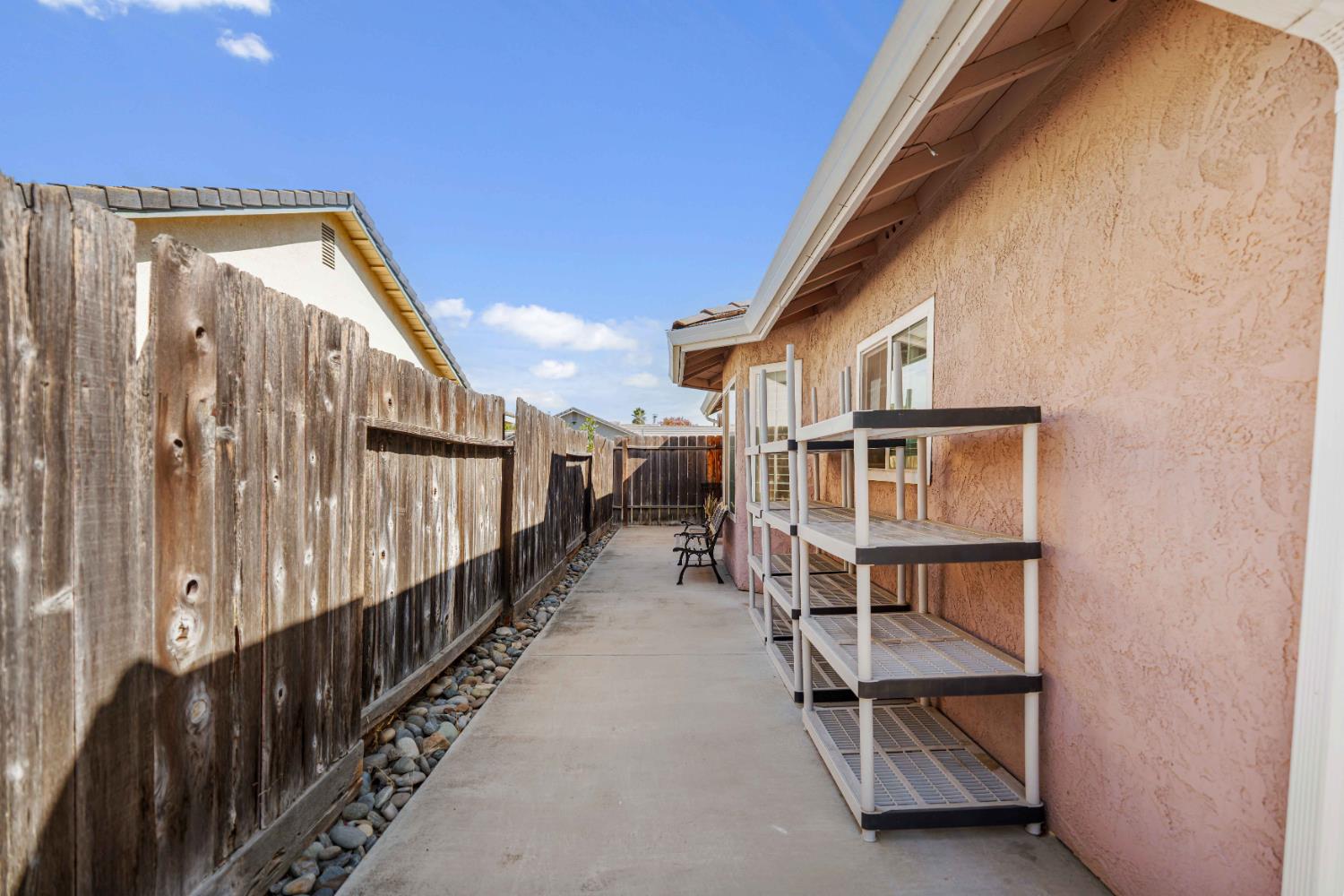 1160 Collegeview Dr, Turlock, CA 95382