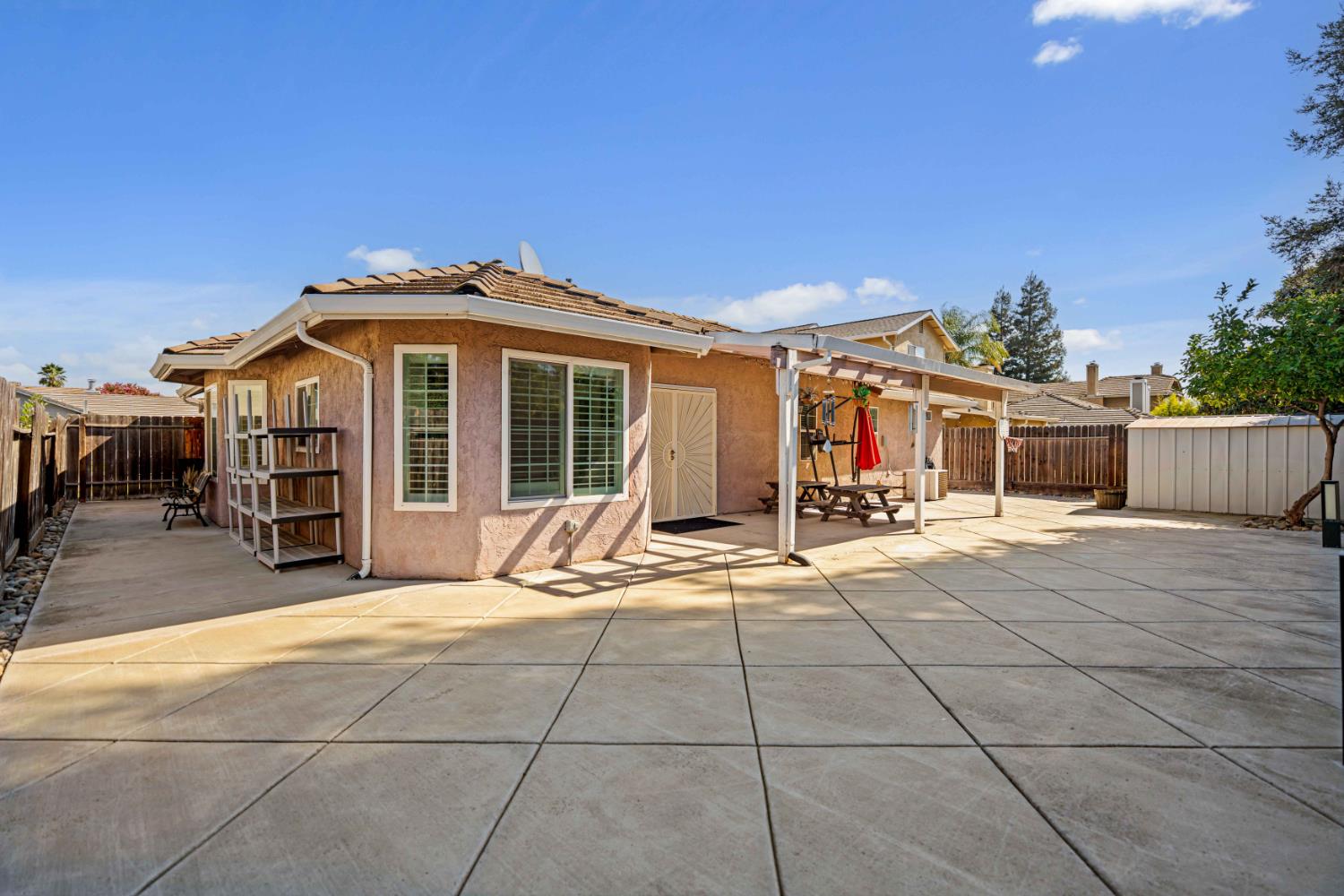 1160 Collegeview Dr, Turlock, CA 95382