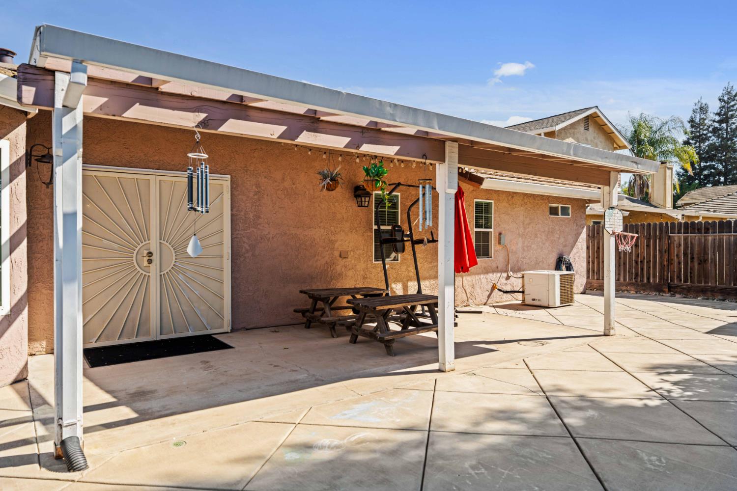 1160 Collegeview Dr, Turlock, CA 95382
