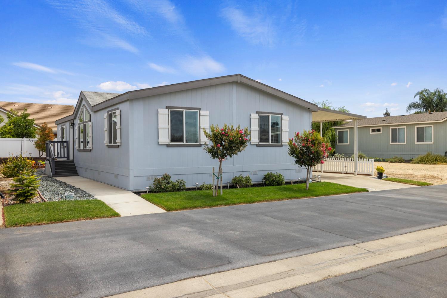 1526 Queen Way, Livingston, CA 95334