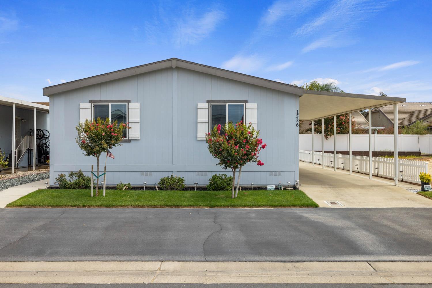 1526 Queen Way, Livingston, CA 95334