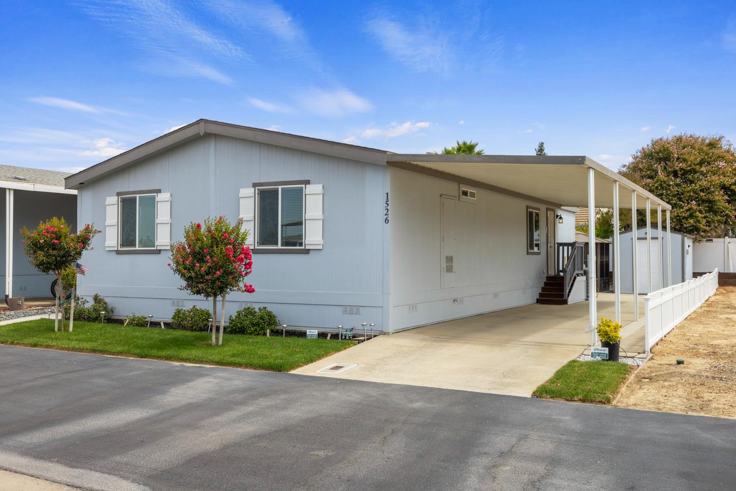 1526 Queen Way, Livingston, CA 95334