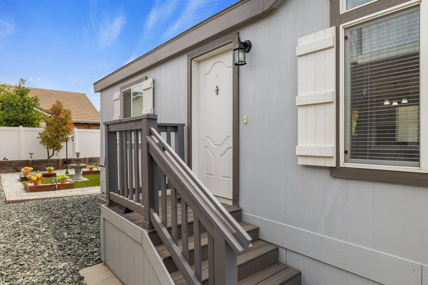 1526 Queen Way, Livingston, CA 95334