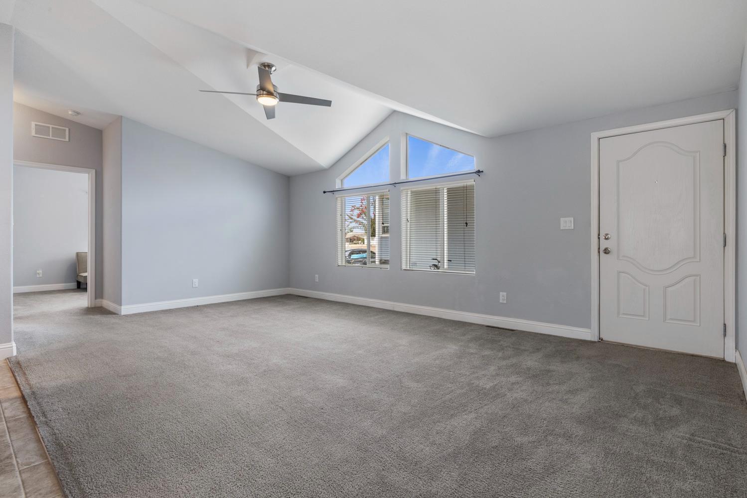 1526 Queen Way, Livingston, CA 95334