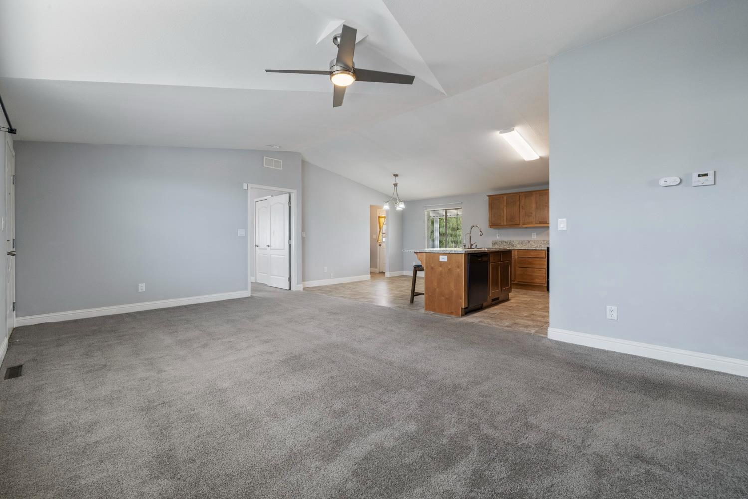 1526 Queen Way, Livingston, CA 95334