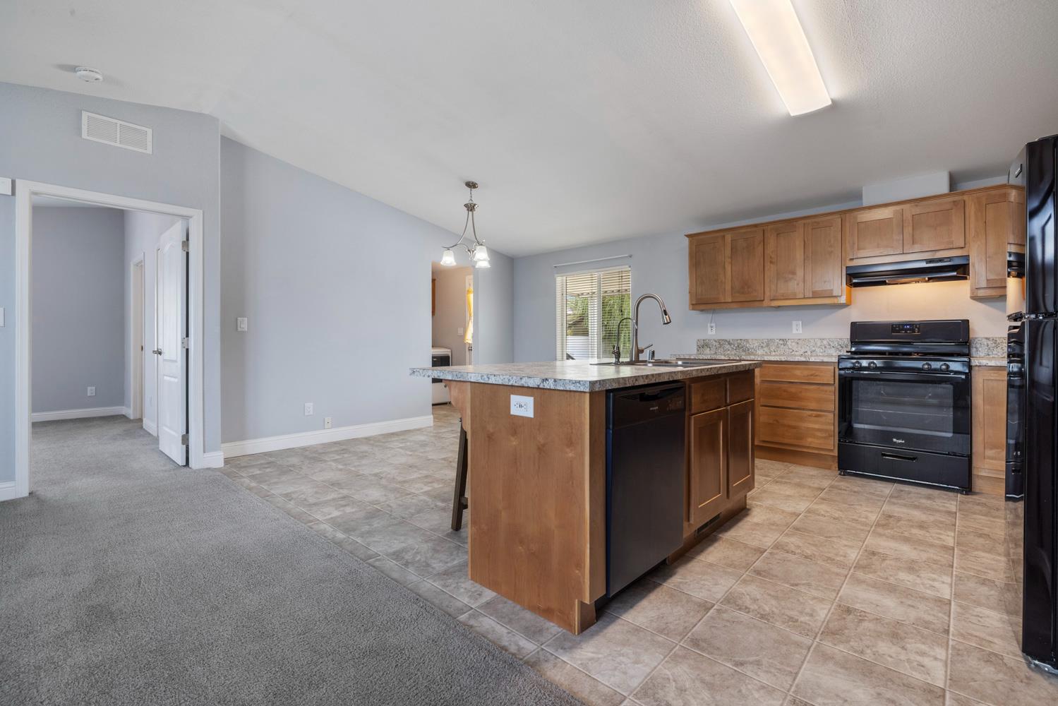 1526 Queen Way, Livingston, CA 95334