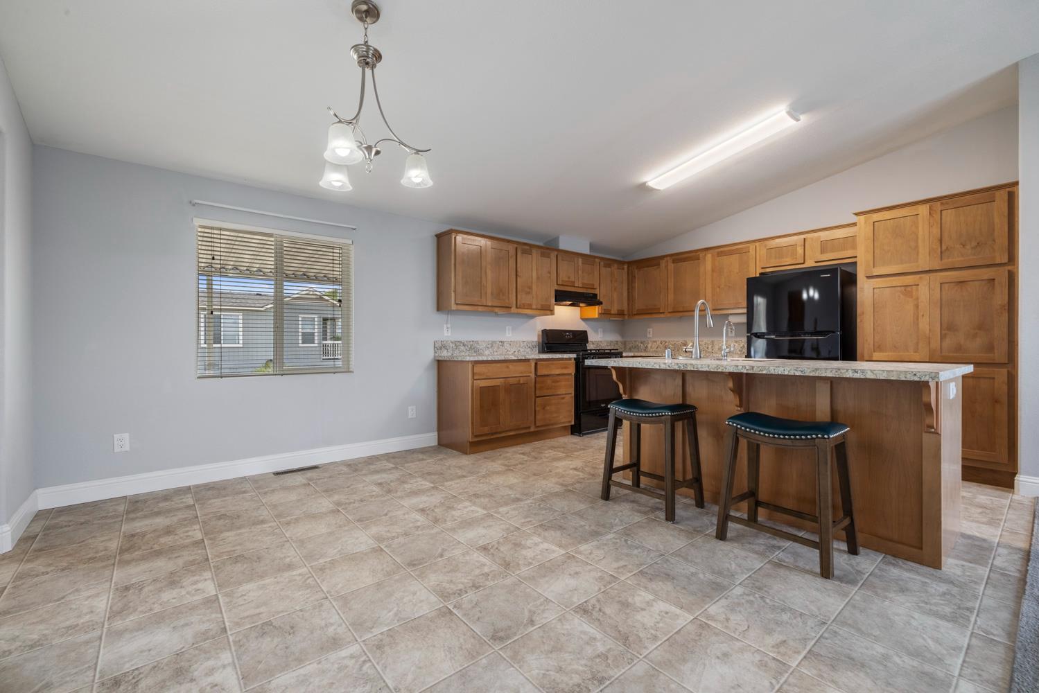 1526 Queen Way, Livingston, CA 95334