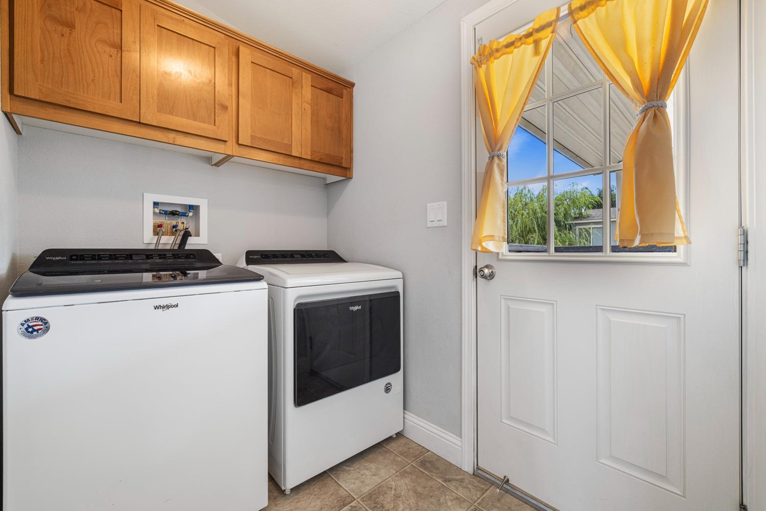 1526 Queen Way, Livingston, CA 95334