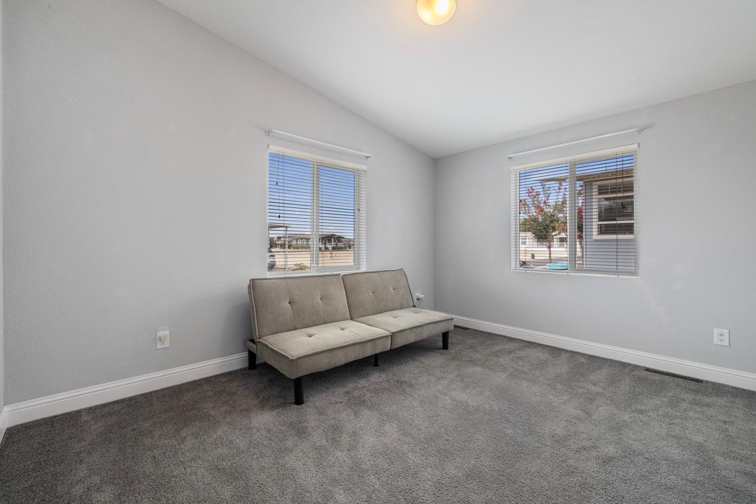 1526 Queen Way, Livingston, CA 95334