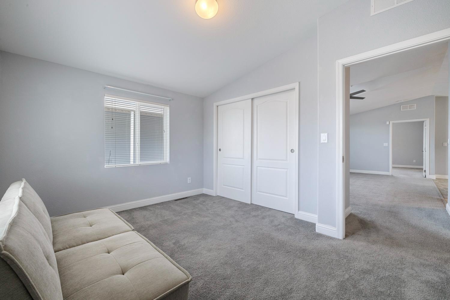 1526 Queen Way, Livingston, CA 95334