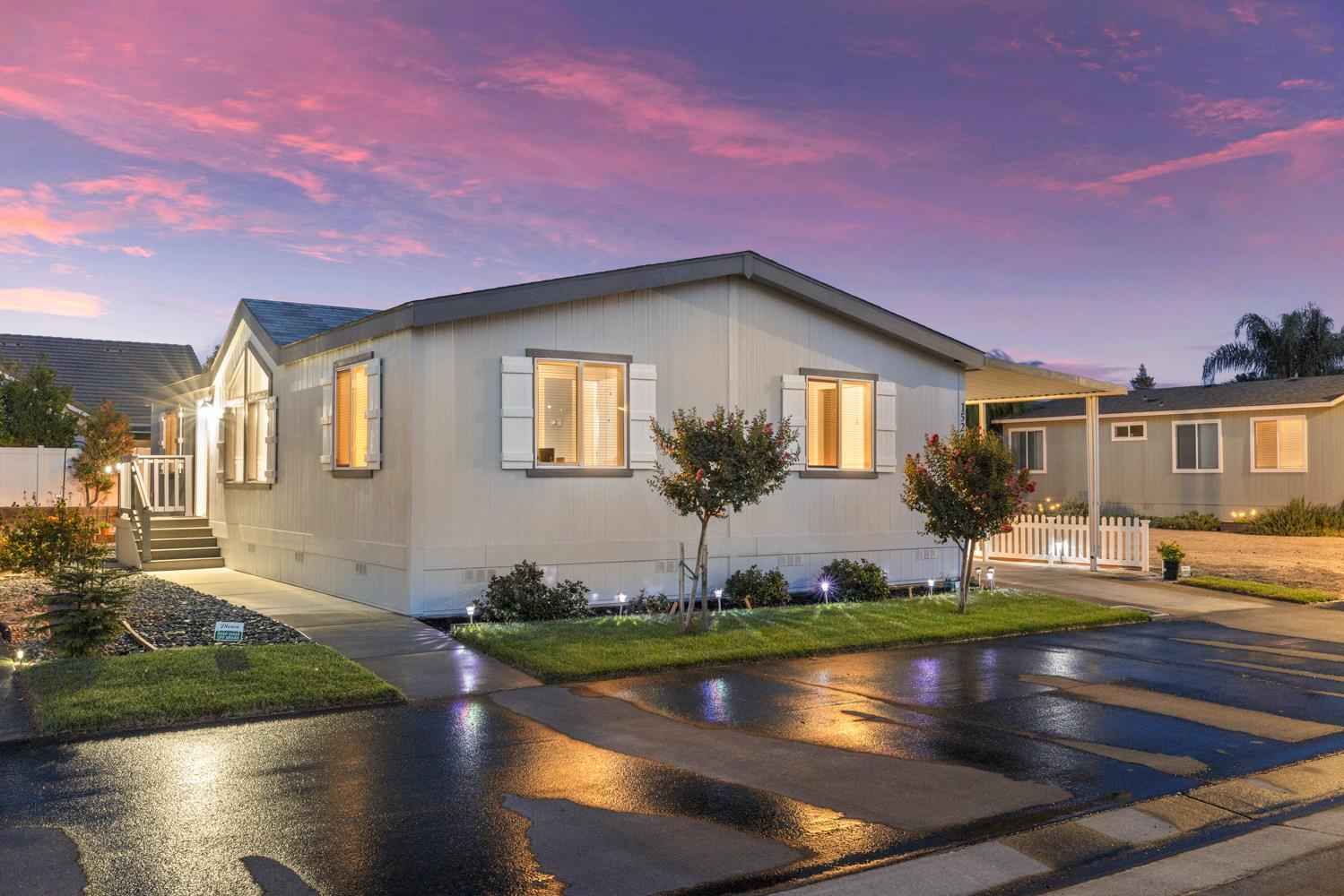 1526 Queen Way, Livingston, CA 95334