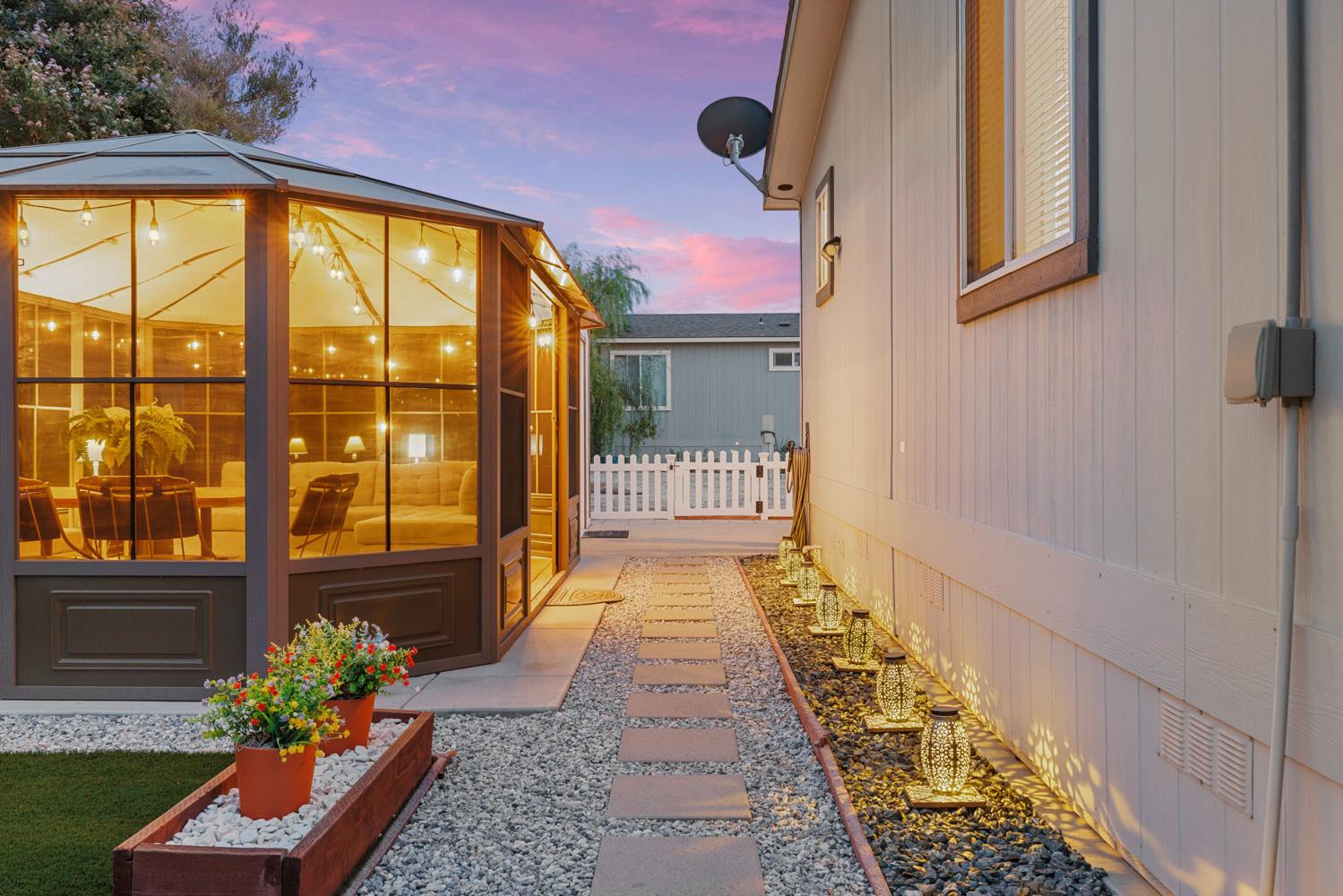 1526 Queen Way, Livingston, CA 95334