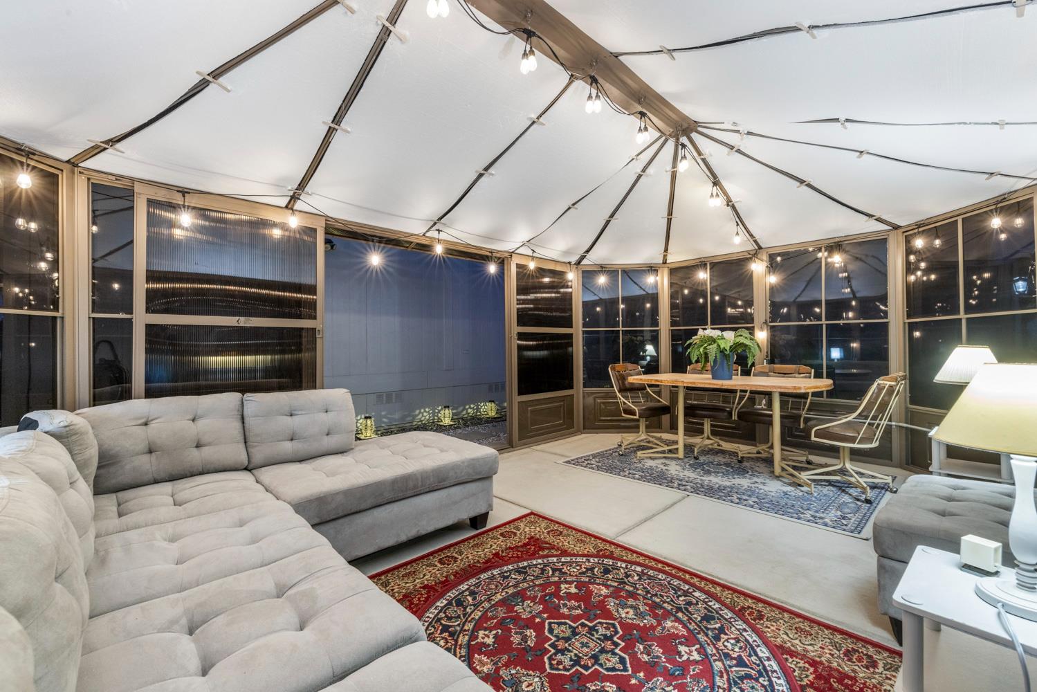 1526 Queen Way, Livingston, CA 95334