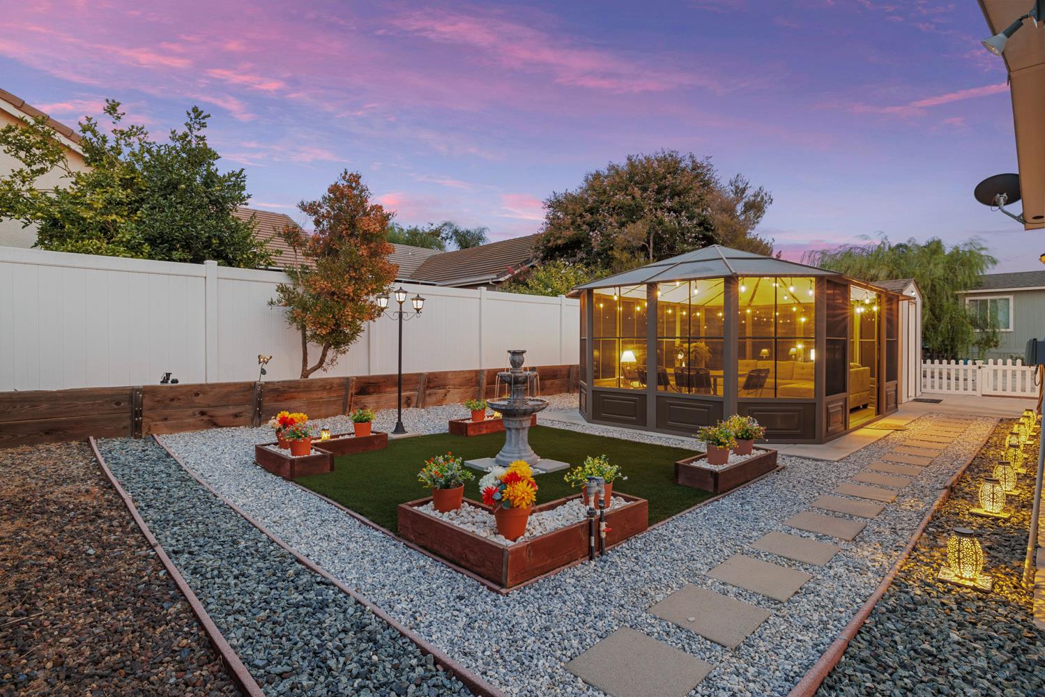 1526 Queen Way, Livingston, CA 95334