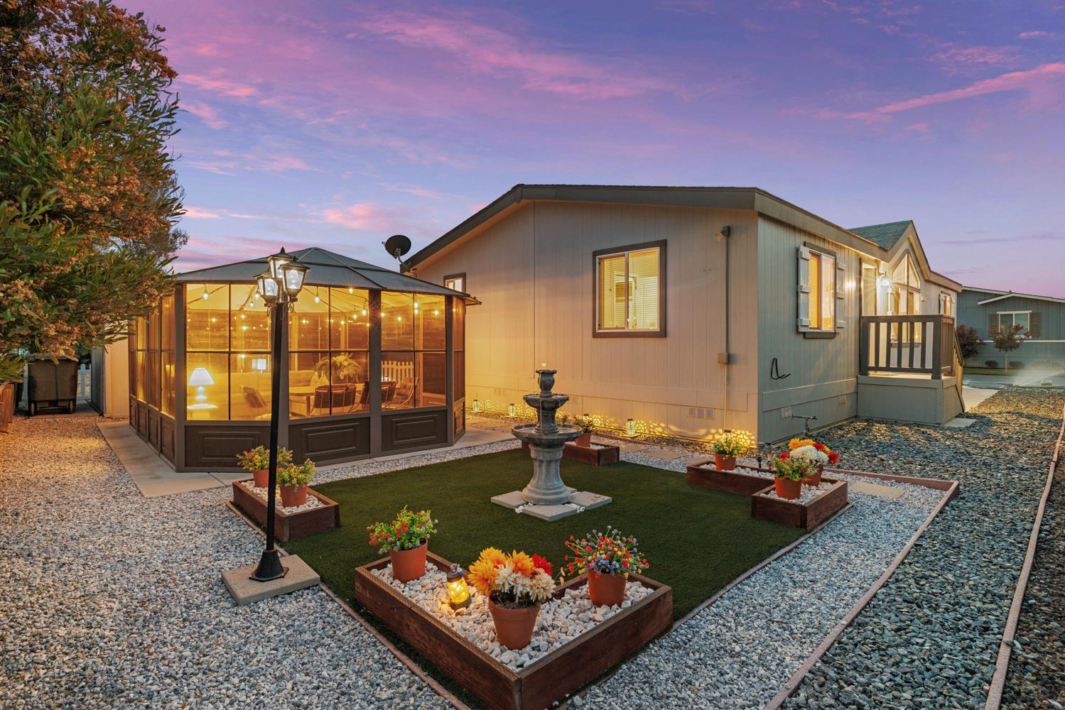 1526 Queen Way, Livingston, CA 95334