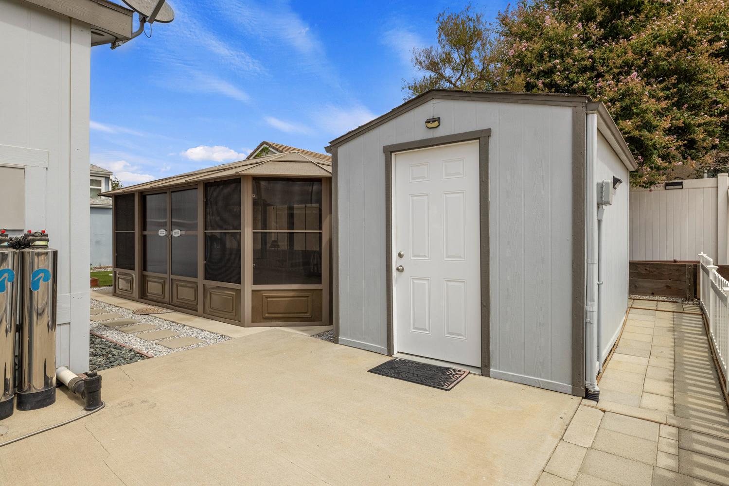 1526 Queen Way, Livingston, CA 95334