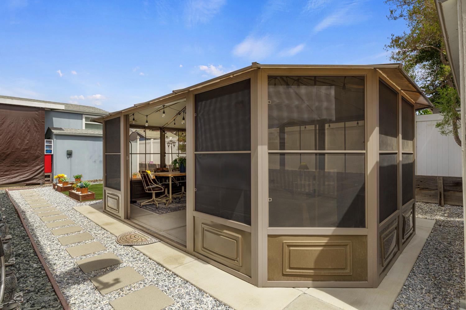 1526 Queen Way, Livingston, CA 95334