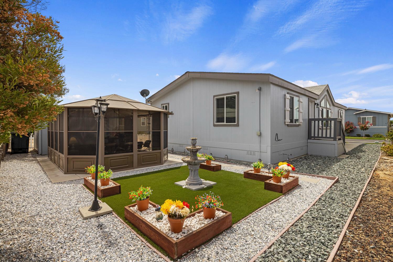 1526 Queen Way, Livingston, CA 95334