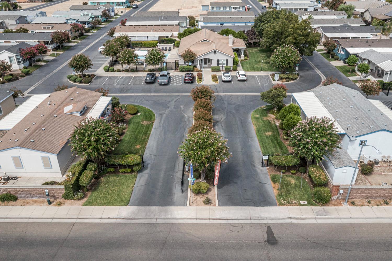1526 Queen Way, Livingston, CA 95334