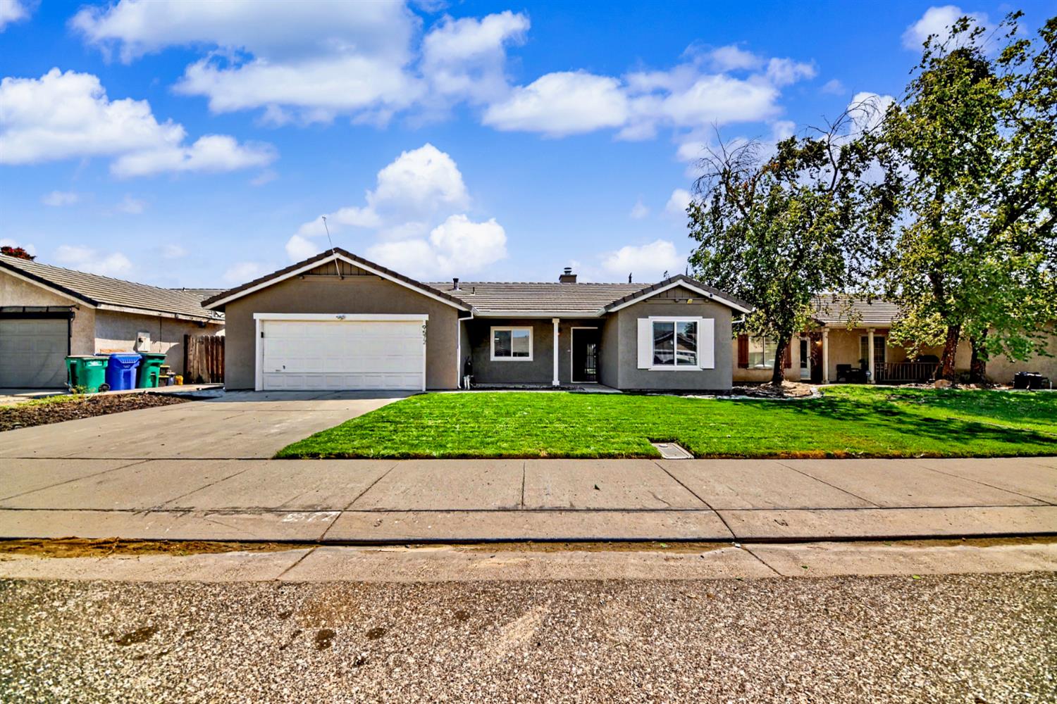 9572 Stonewall Ct, Delhi, CA 95315