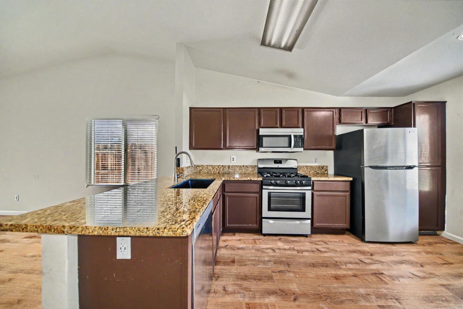9572 Stonewall Ct, Delhi, CA 95315