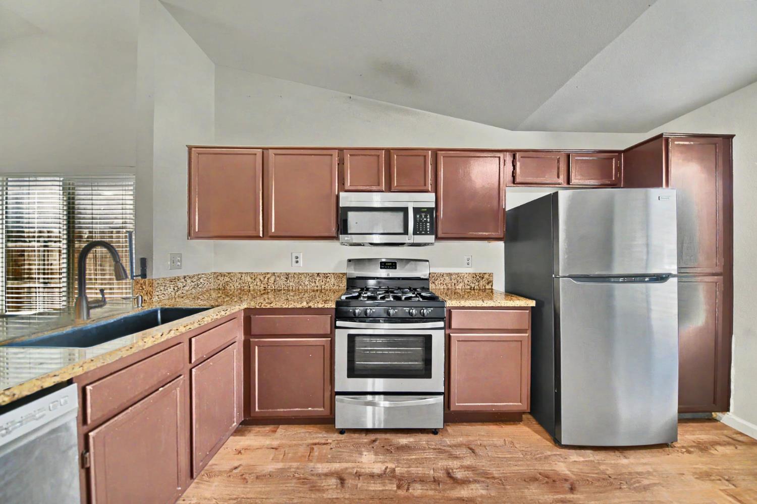 9572 Stonewall Ct, Delhi, CA 95315