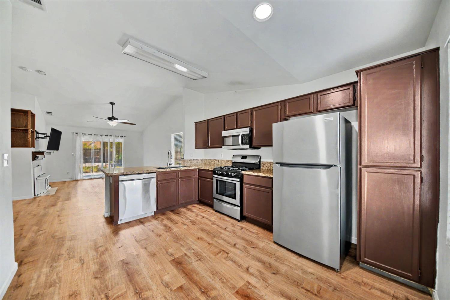 9572 Stonewall Ct, Delhi, CA 95315
