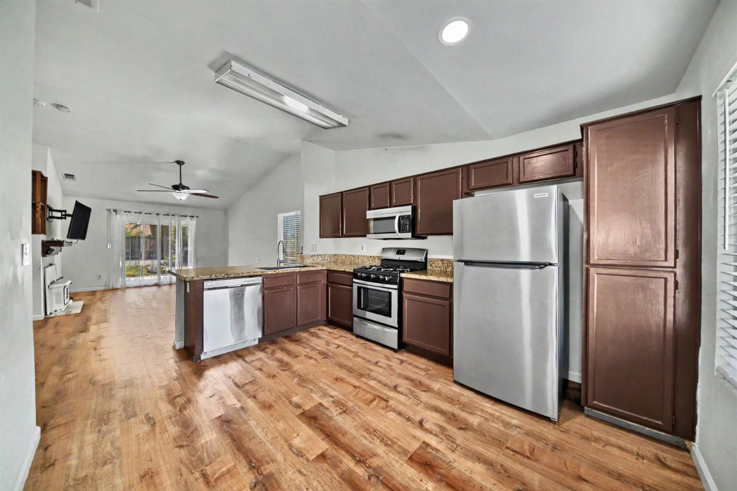 9572 Stonewall Ct, Delhi, CA 95315